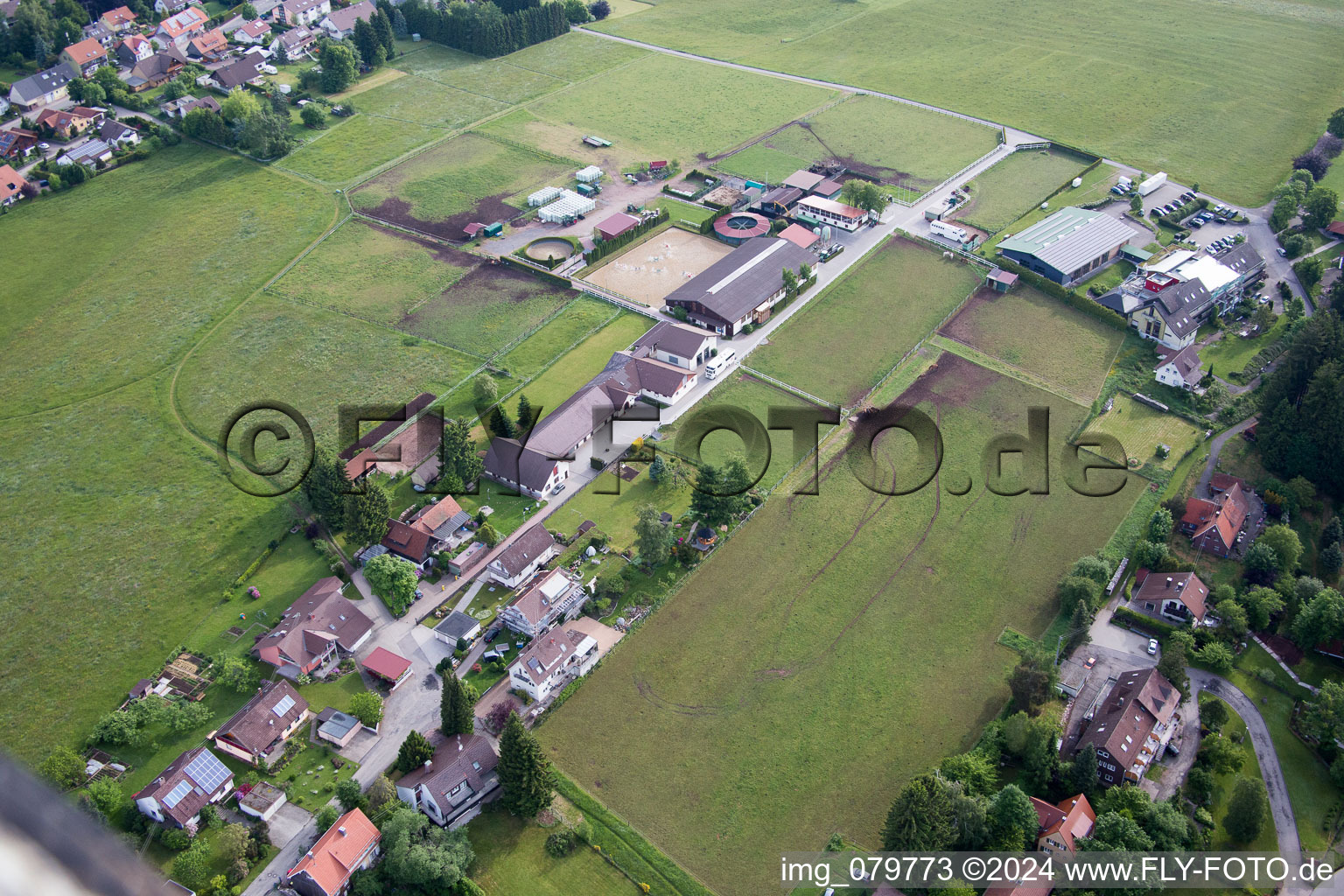 Vue aérienne de Dobel dans le département Bade-Wurtemberg, Allemagne