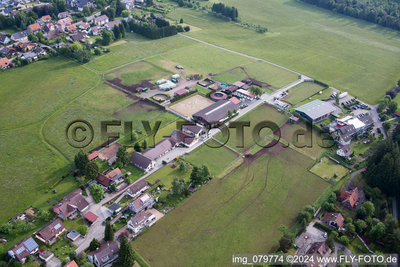 Goujon Dobel à Dobel dans le département Bade-Wurtemberg, Allemagne depuis l'avion