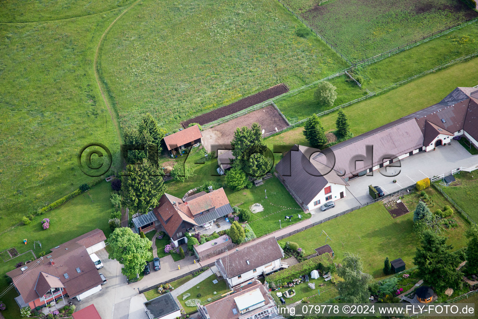 Vue oblique de Dobel dans le département Bade-Wurtemberg, Allemagne