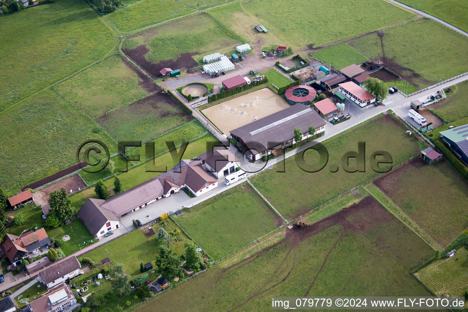 Goujon Dobel à Dobel dans le département Bade-Wurtemberg, Allemagne vue du ciel