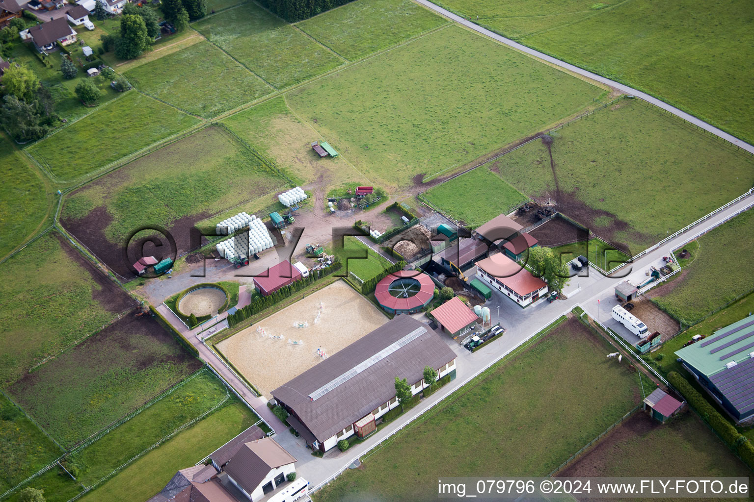 Vue aérienne de Goujon Dobel à Dobel dans le département Bade-Wurtemberg, Allemagne