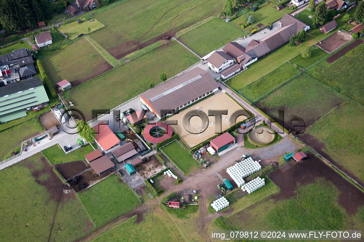 Goujon Dobel à Dobel dans le département Bade-Wurtemberg, Allemagne vue du ciel