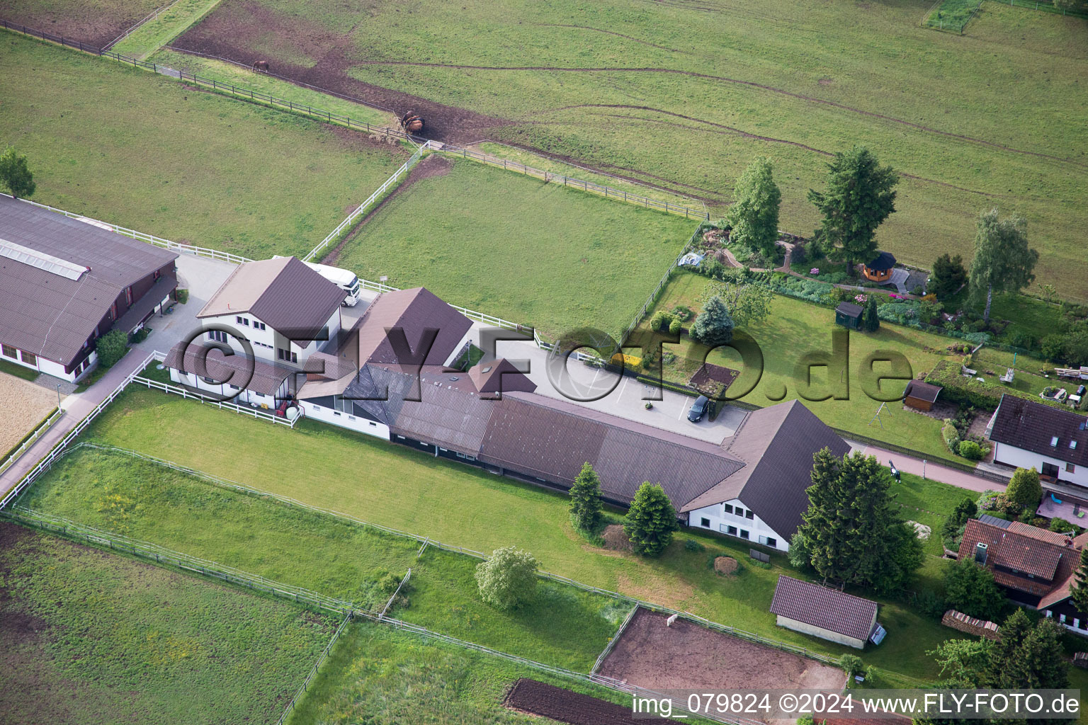 Vue aérienne de Goujon Dobel à Dobel dans le département Bade-Wurtemberg, Allemagne