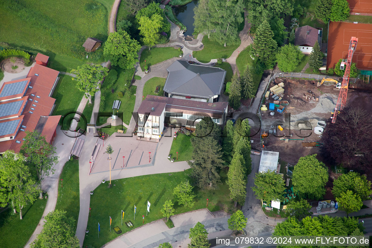 Dobel dans le département Bade-Wurtemberg, Allemagne du point de vue du drone