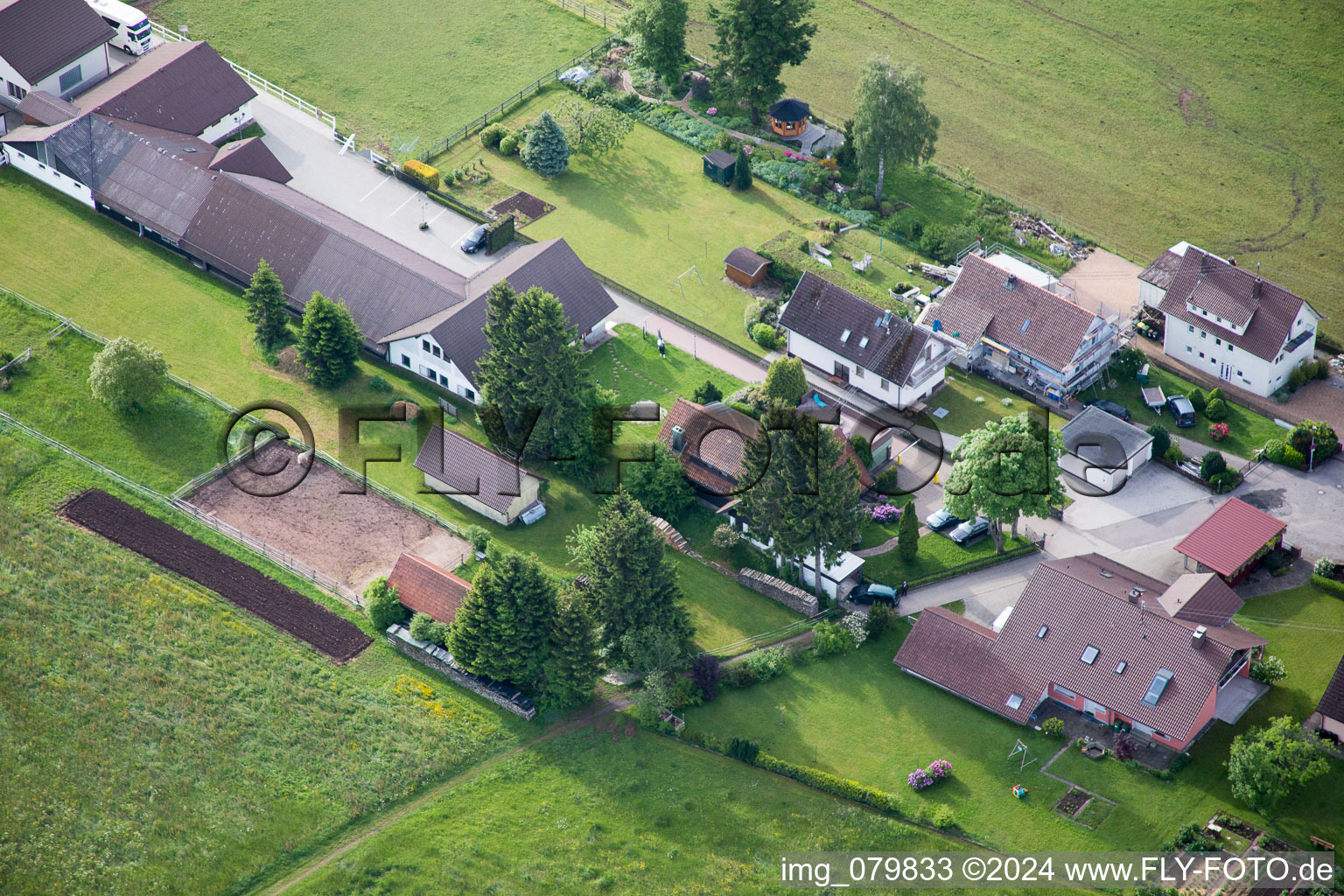 Dobel dans le département Bade-Wurtemberg, Allemagne d'un drone