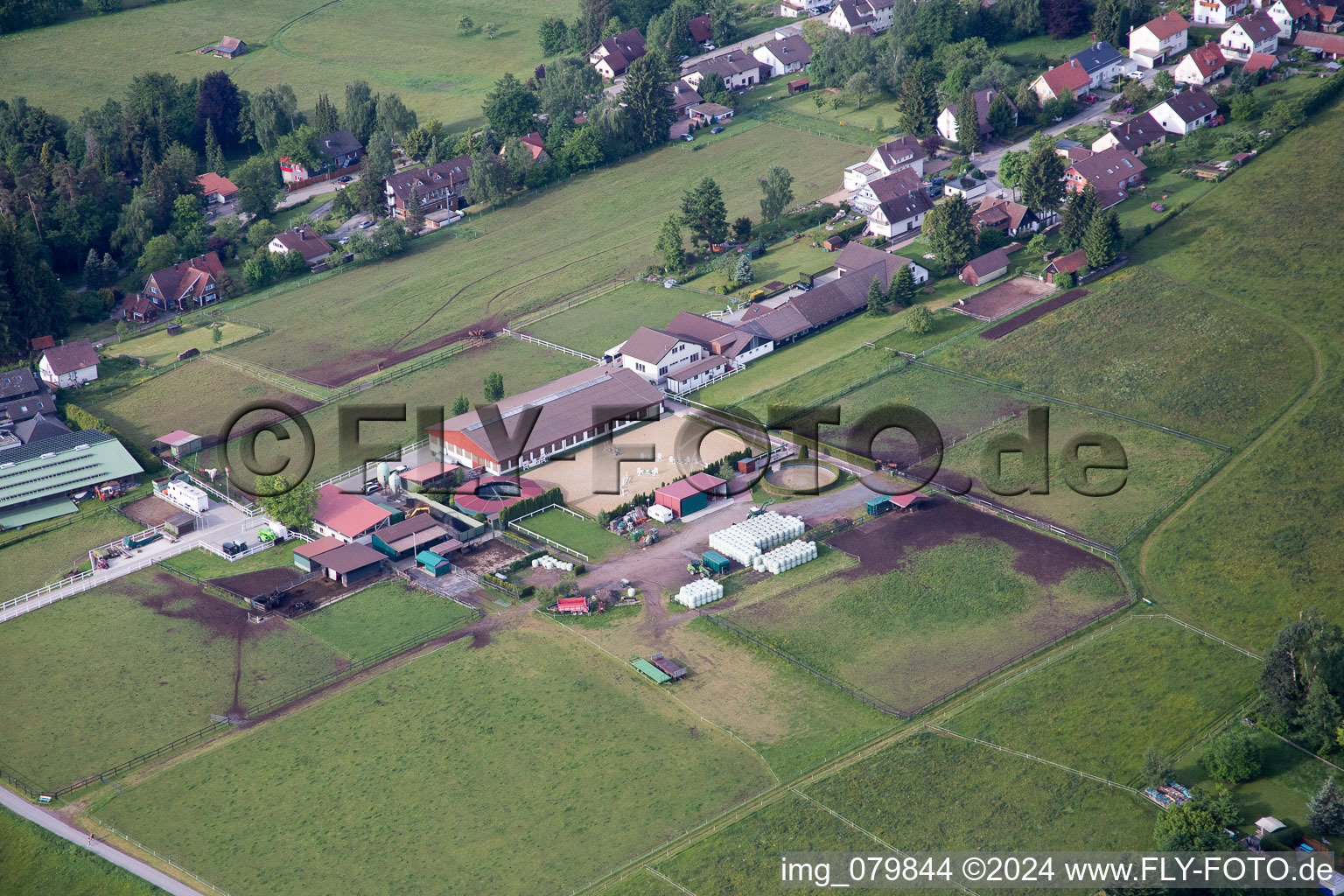 Goujon Dobel à Dobel dans le département Bade-Wurtemberg, Allemagne vue du ciel