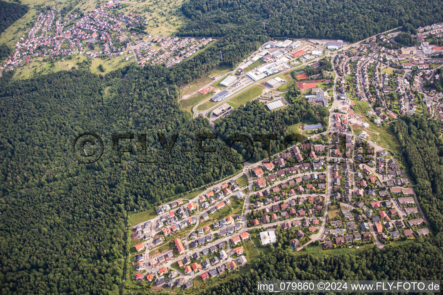 Vue aérienne de Neuenbürg dans le département Bade-Wurtemberg, Allemagne