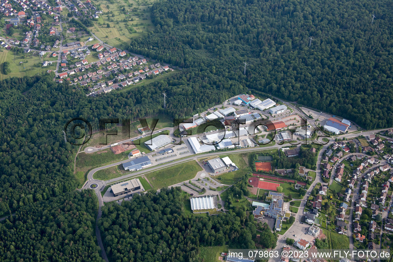 Vue aérienne de Gräfenhausen dans le département Bade-Wurtemberg, Allemagne