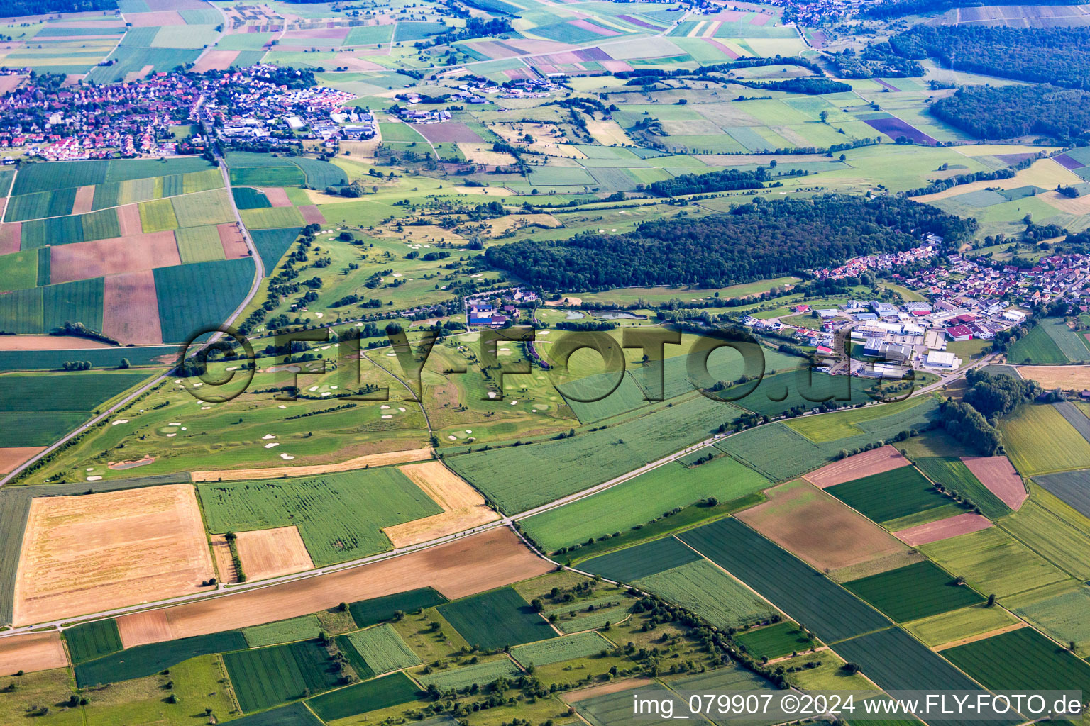 Vue aérienne de Surface du terrain de golf Golfclub Pforzheim Karlshäuser Hof eV Ölbronn-Dürrn à le quartier Dürrn in Ölbronn-Dürrn dans le département Bade-Wurtemberg, Allemagne