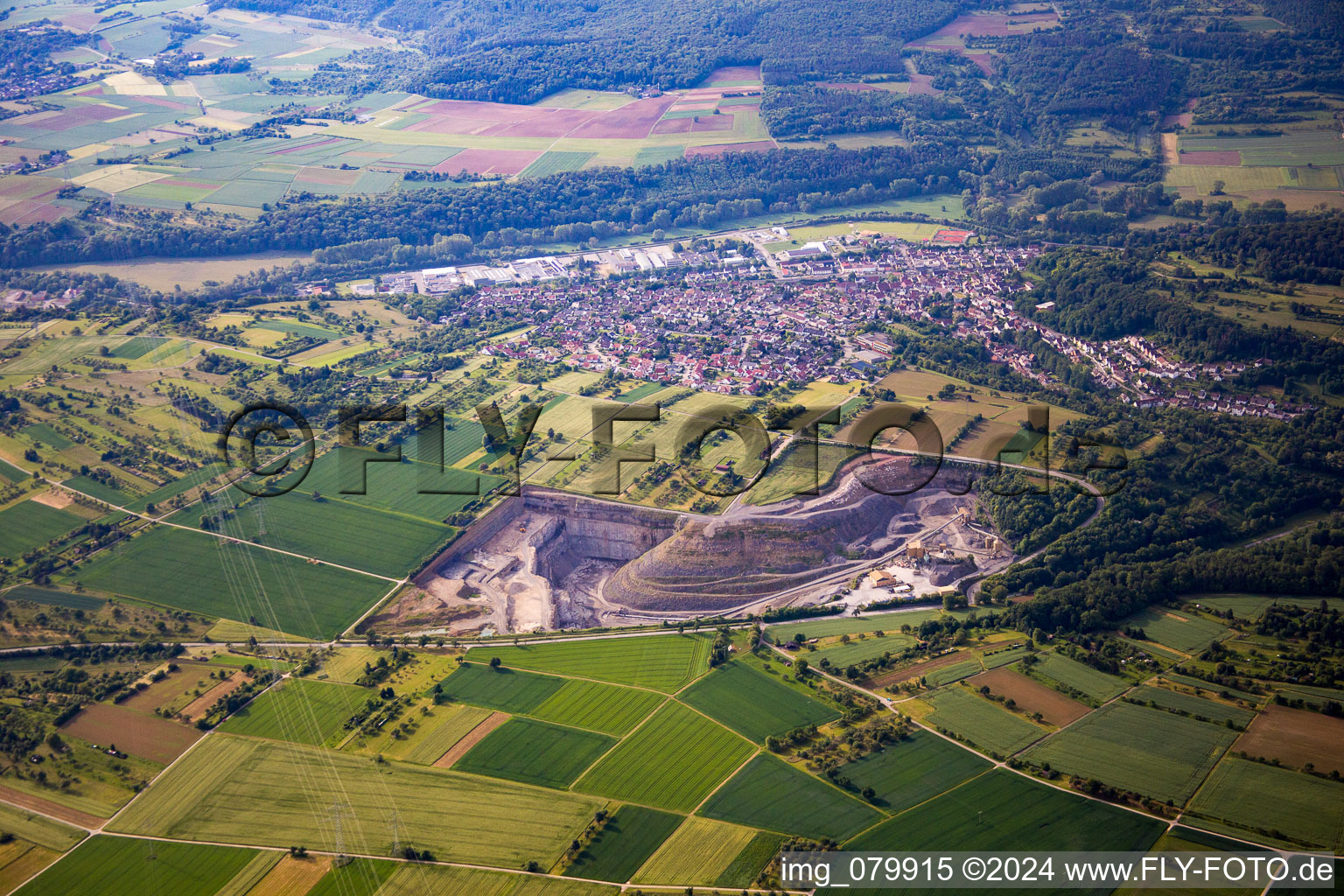 Vue aérienne de Enzberg dans le département Bade-Wurtemberg, Allemagne