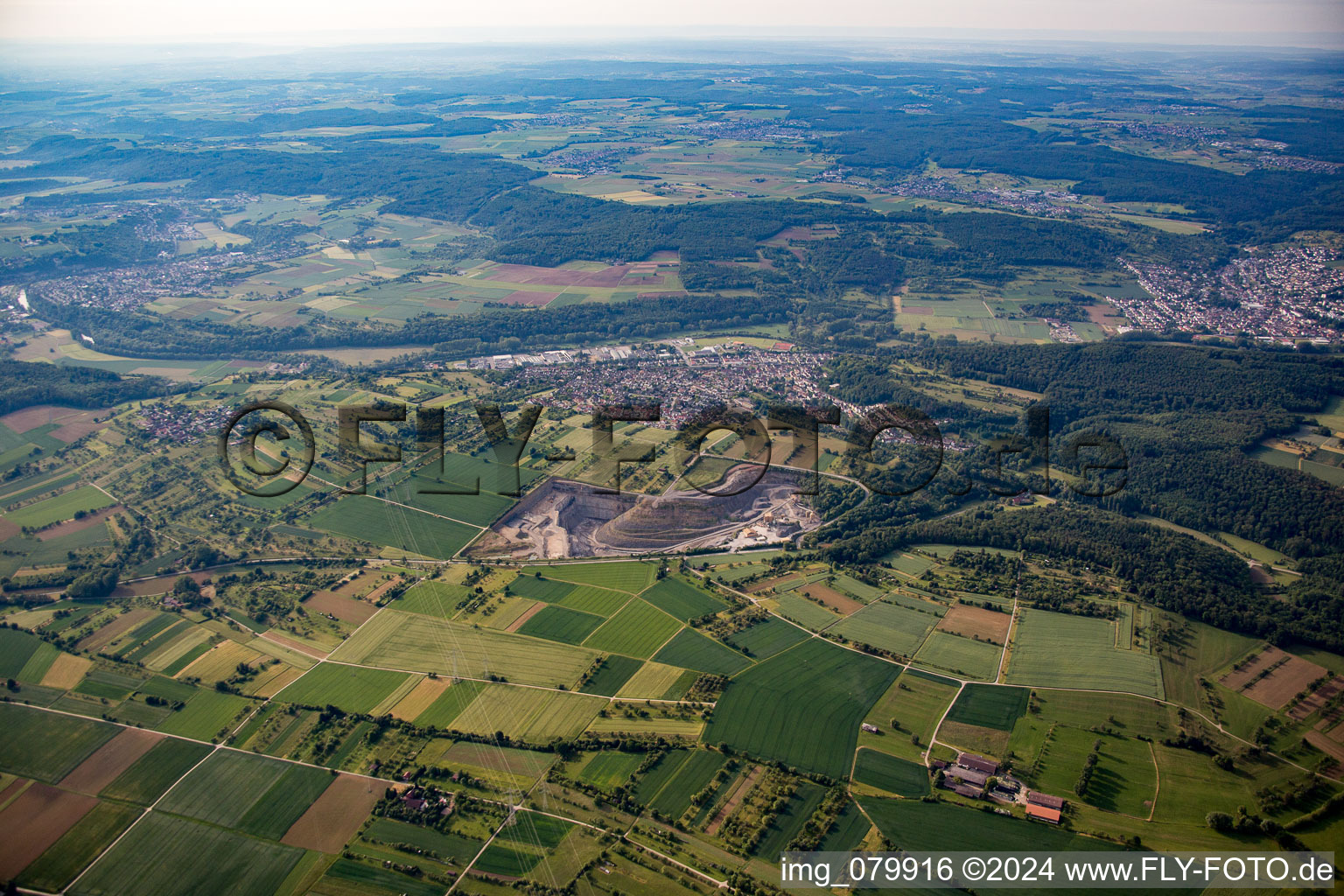 Vue aérienne de Enzberg dans le département Bade-Wurtemberg, Allemagne