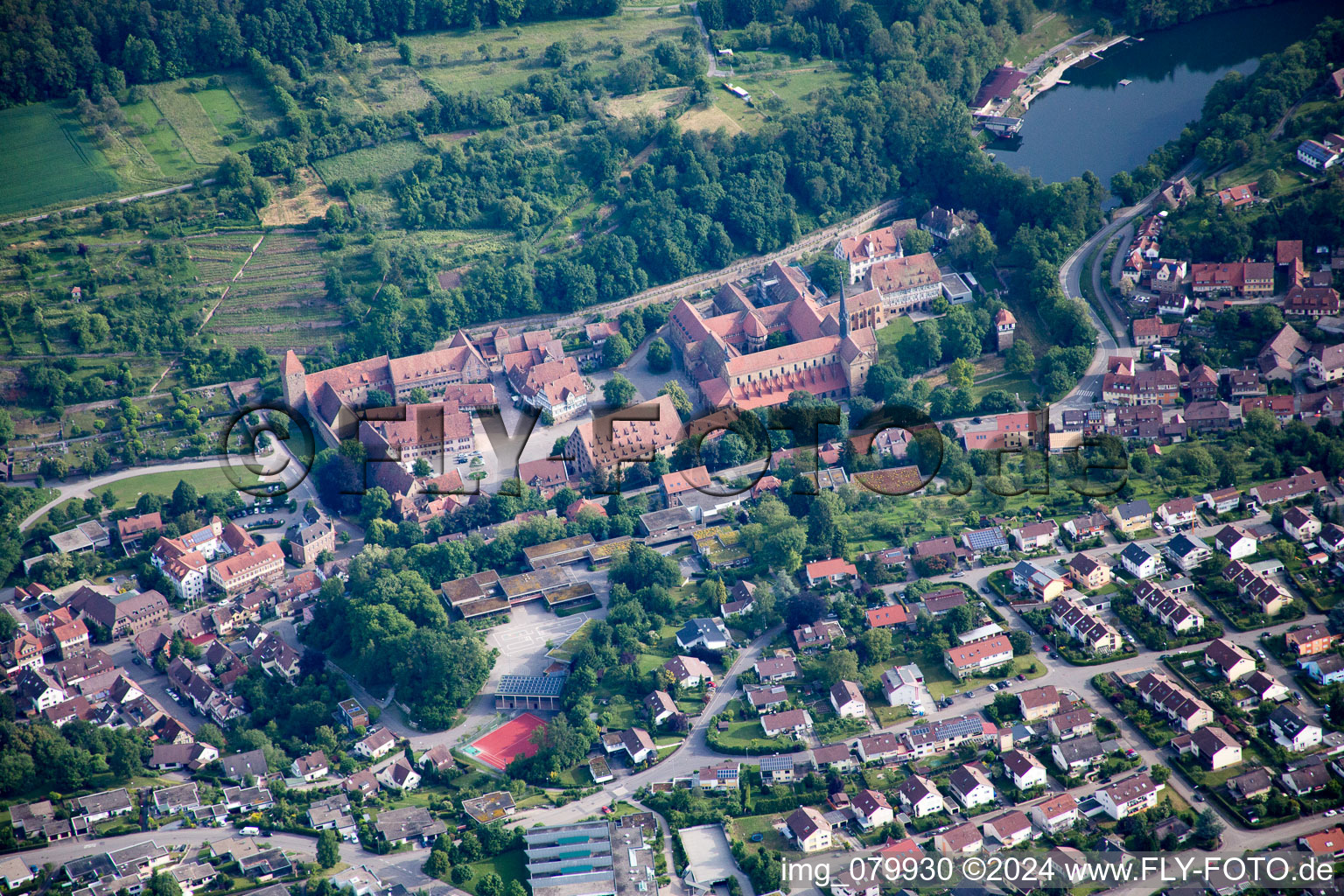 Maulbronn dans le département Bade-Wurtemberg, Allemagne depuis l'avion