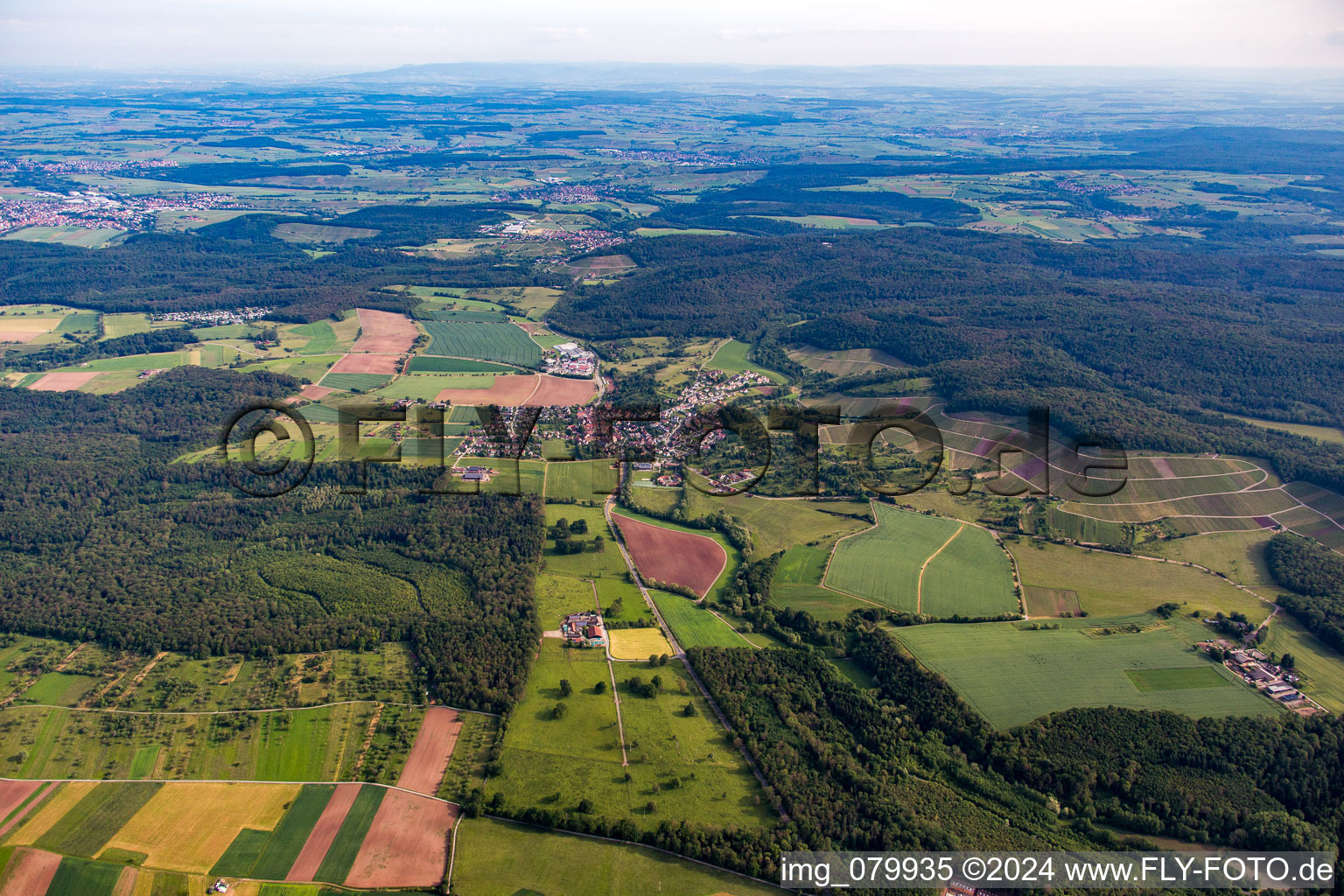 Vue aérienne de Du sud à le quartier Diefenbach in Sternenfels dans le département Bade-Wurtemberg, Allemagne