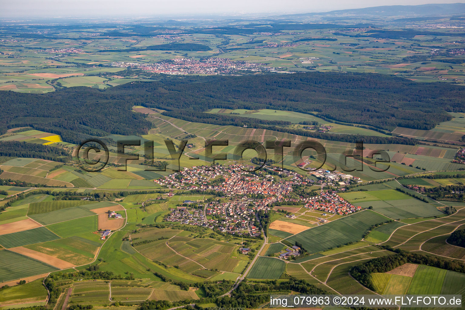 Vue aérienne de Quartier Kleingartach in Eppingen dans le département Bade-Wurtemberg, Allemagne