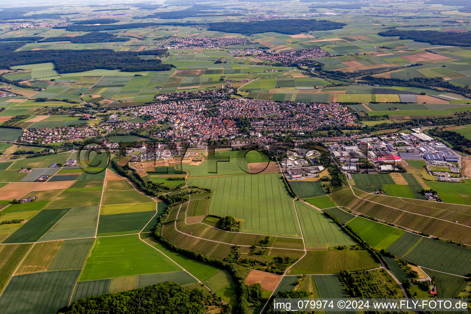 Vue aérienne de Vue des rues et des maisons des quartiers résidentiels à Schwaigern dans le département Bade-Wurtemberg, Allemagne