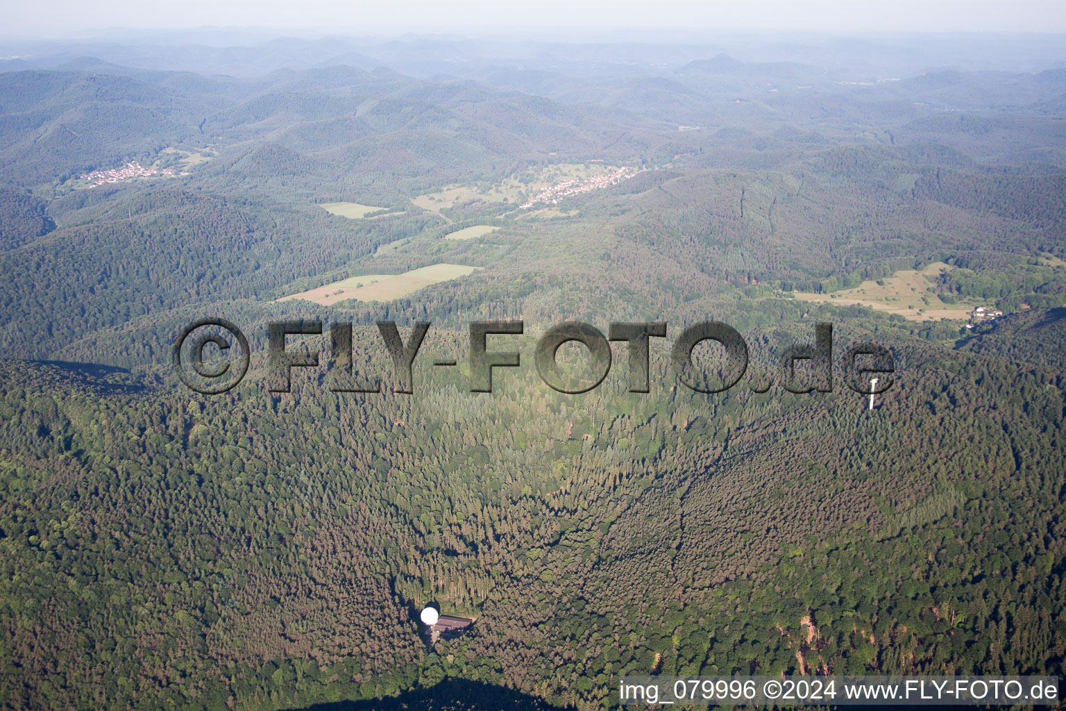 Vue aérienne de Installation radar de la Bundeswehr à Pleisweiler-Oberhofen dans le département Rhénanie-Palatinat, Allemagne