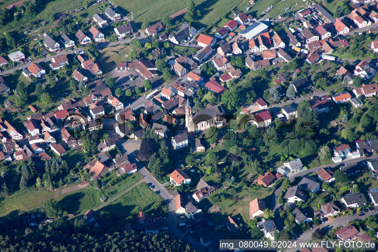 Birkenhördt dans le département Rhénanie-Palatinat, Allemagne depuis l'avion