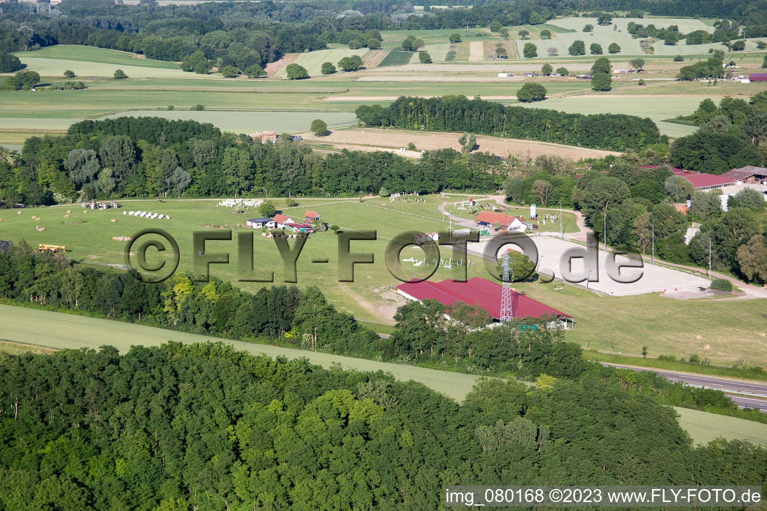 Neewiller-près-Lauterbourg dans le département Bas Rhin, France d'un drone