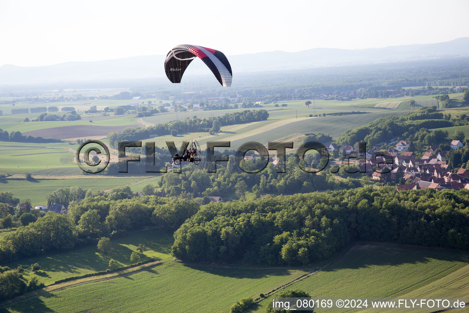 Neewiller-près-Lauterbourg dans le département Bas Rhin, France vu d'un drone