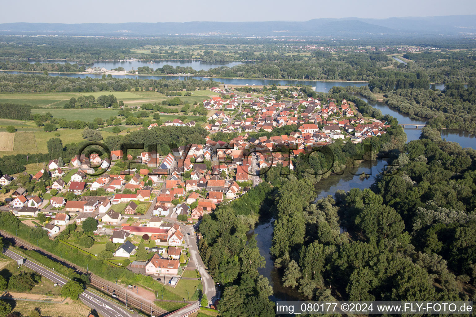 Vue aérienne de Munchhausen dans le département Bas Rhin, France