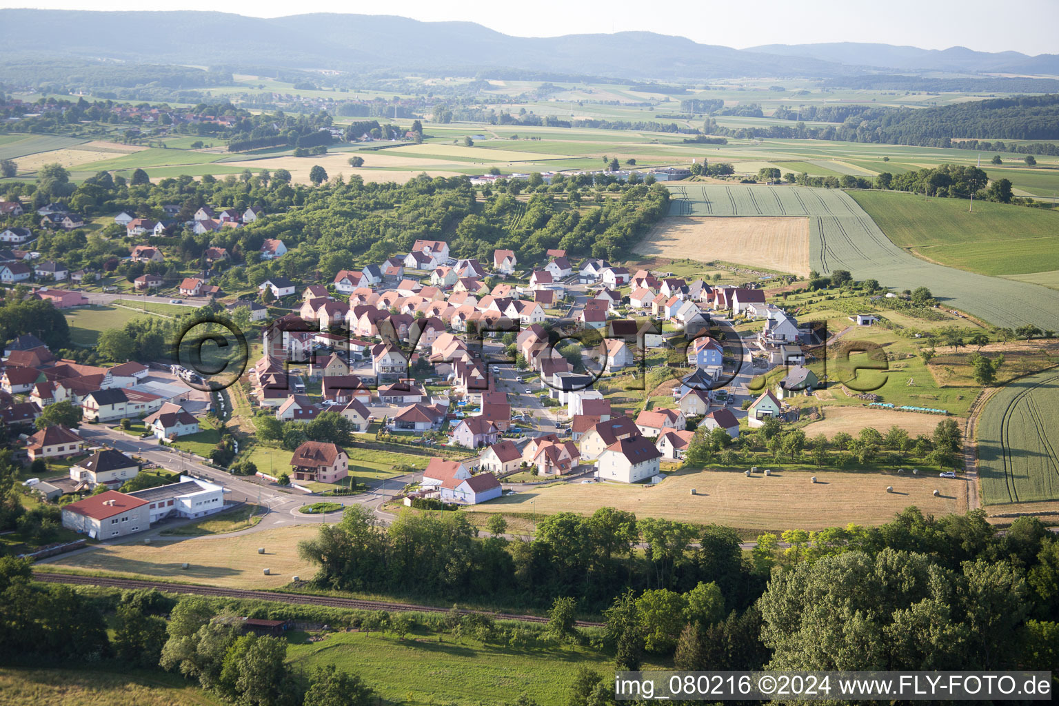 Vue d'oiseau de Soultz-sous-Forêts dans le département Bas Rhin, France