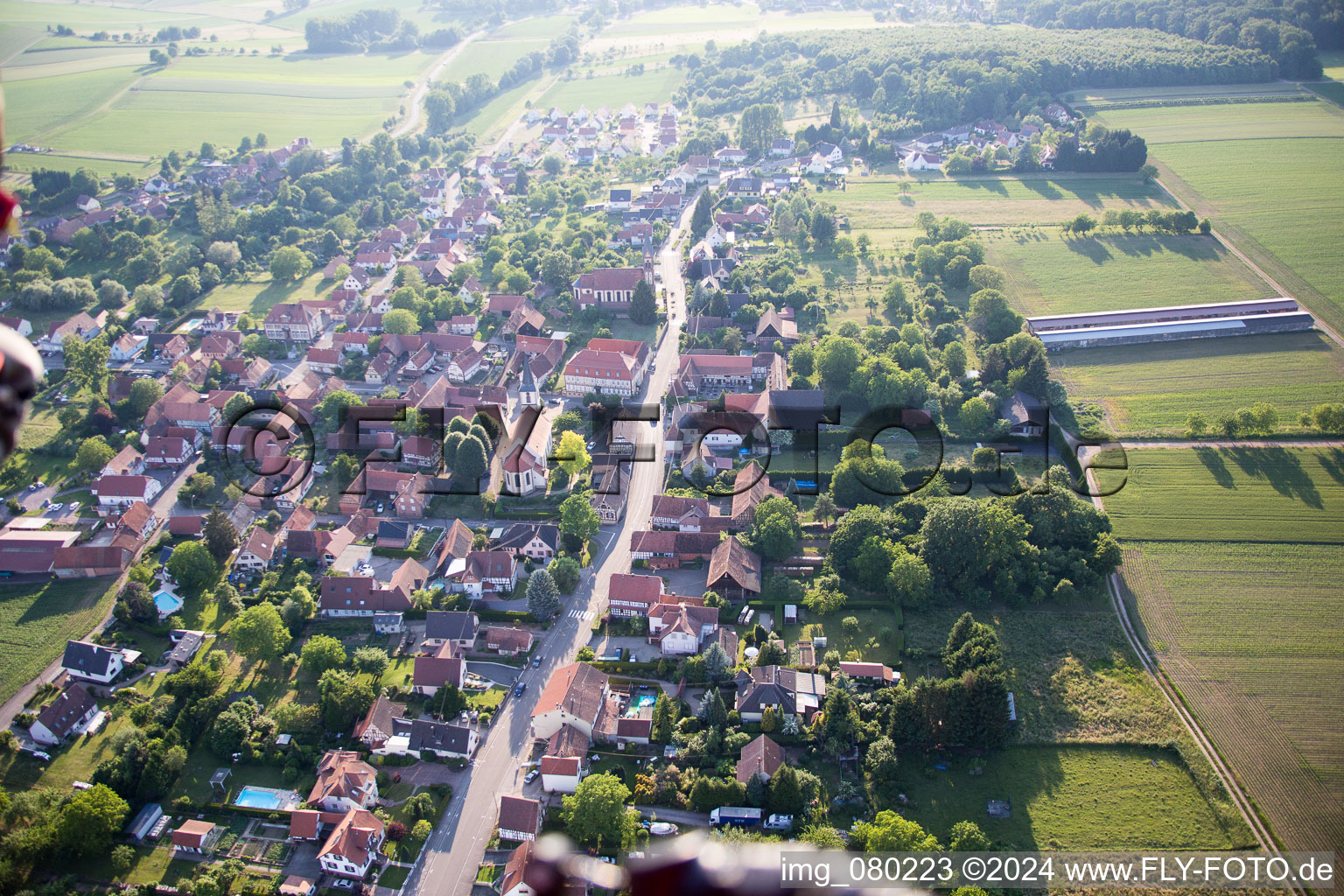 Vue aérienne de Kutzenhausen dans le département Bas Rhin, France