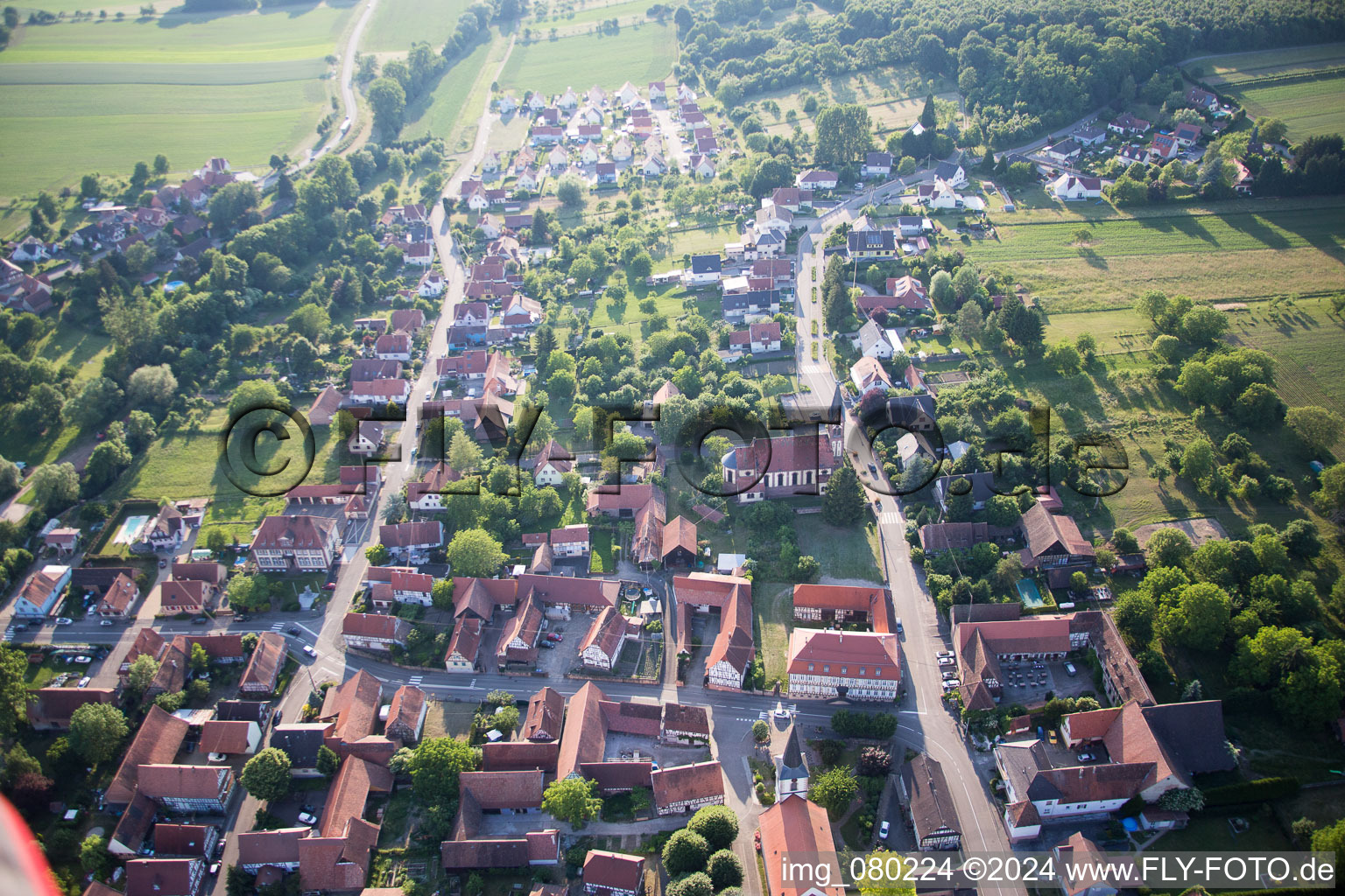 Vue aérienne de Kutzenhausen dans le département Bas Rhin, France