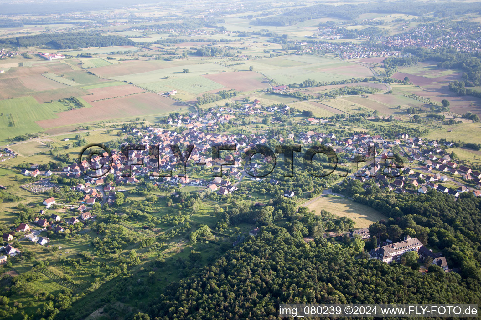 Vue aérienne de Gœrsdorf dans le département Bas Rhin, France