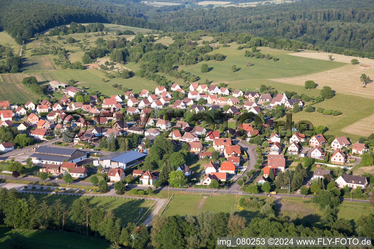 Vue d'oiseau de Lembach dans le département Bas Rhin, France