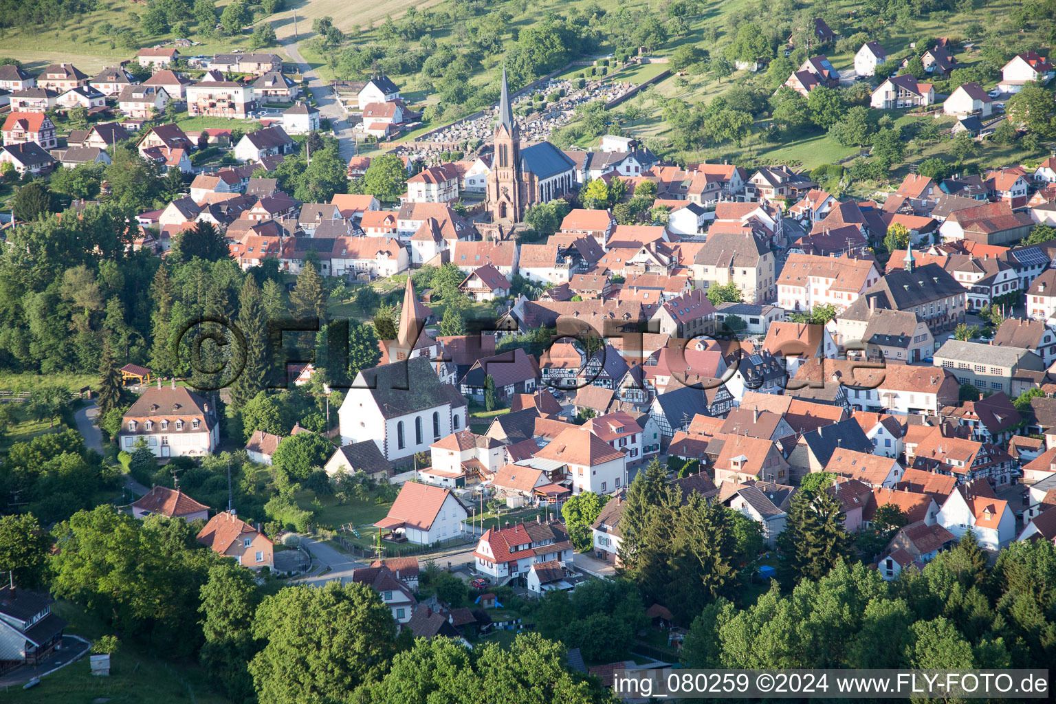 Lembach dans le département Bas Rhin, France vu d'un drone