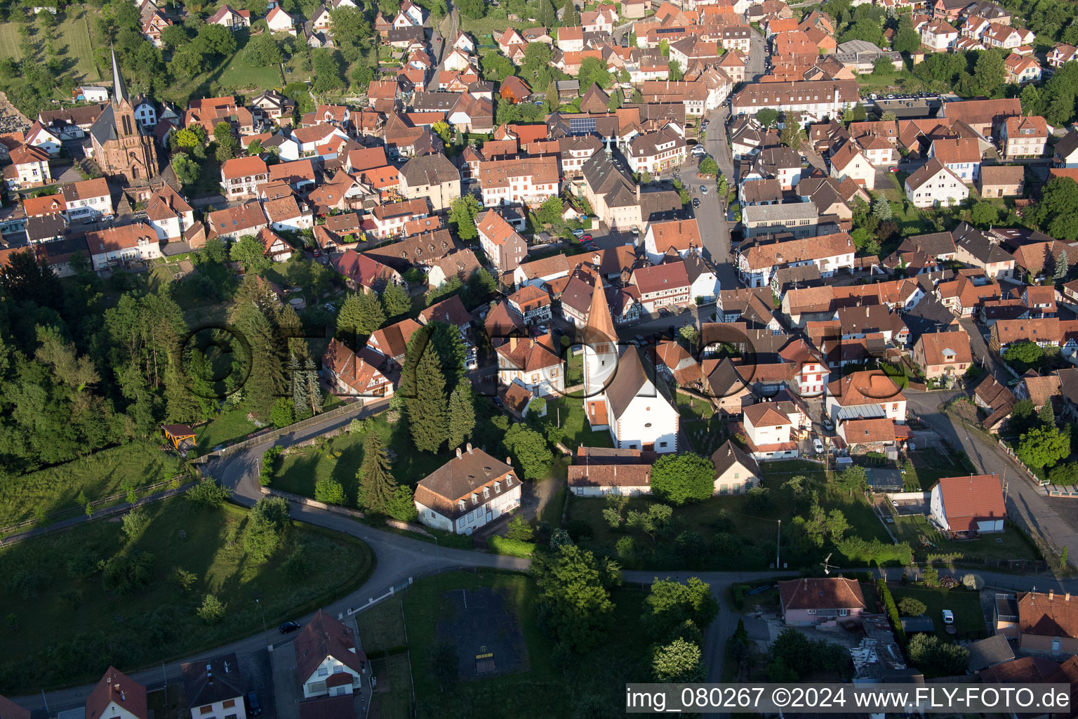 Lembach dans le département Bas Rhin, France vue d'en haut