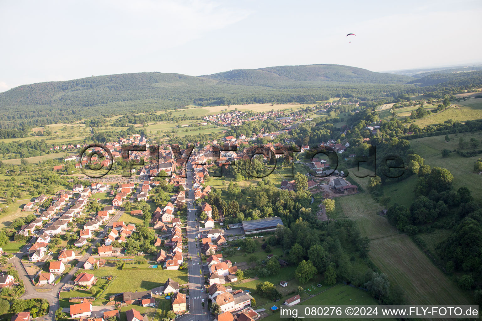 Lembach dans le département Bas Rhin, France du point de vue du drone