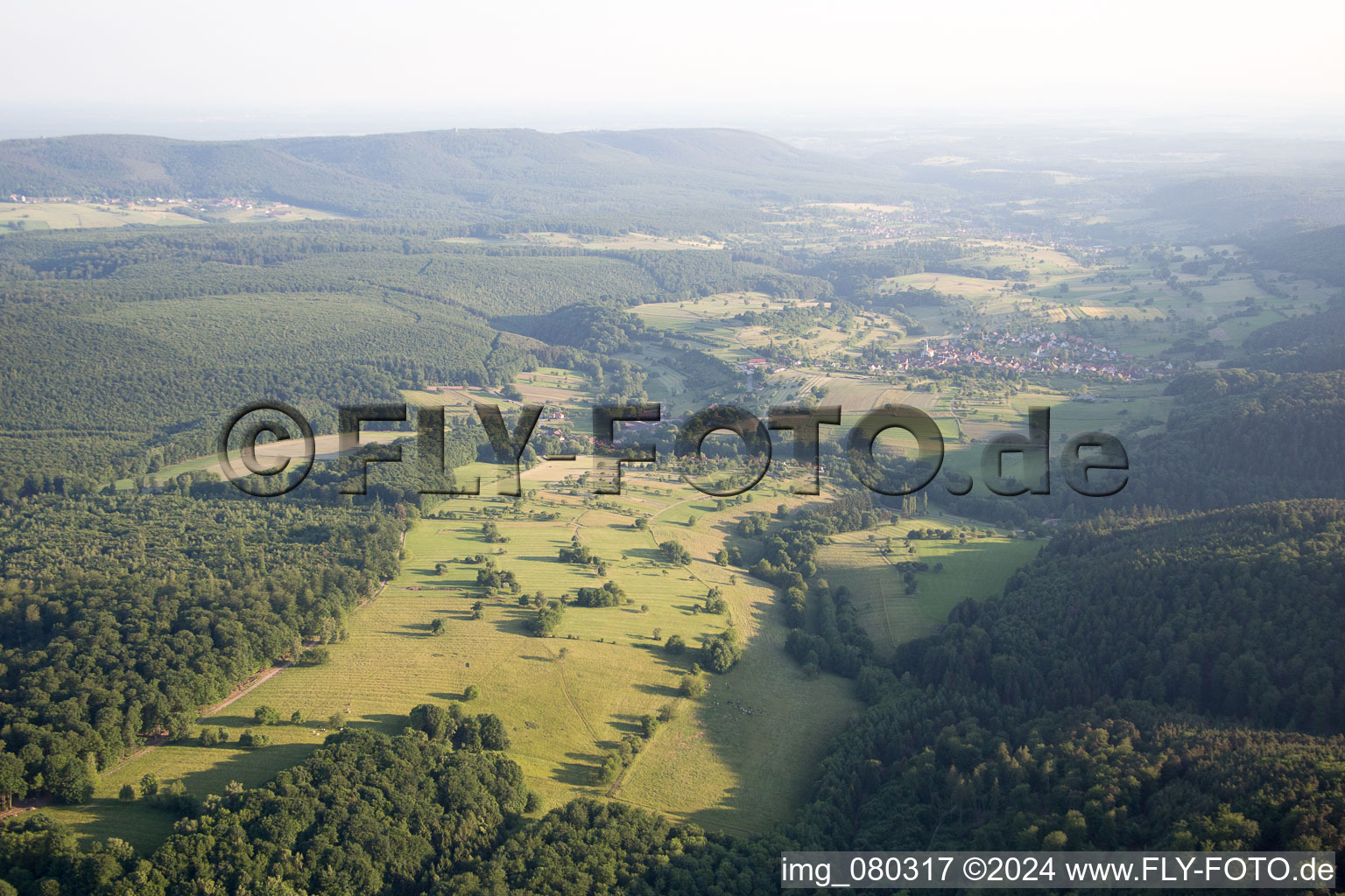 Enregistrement par drone de Wingen dans le département Bas Rhin, France