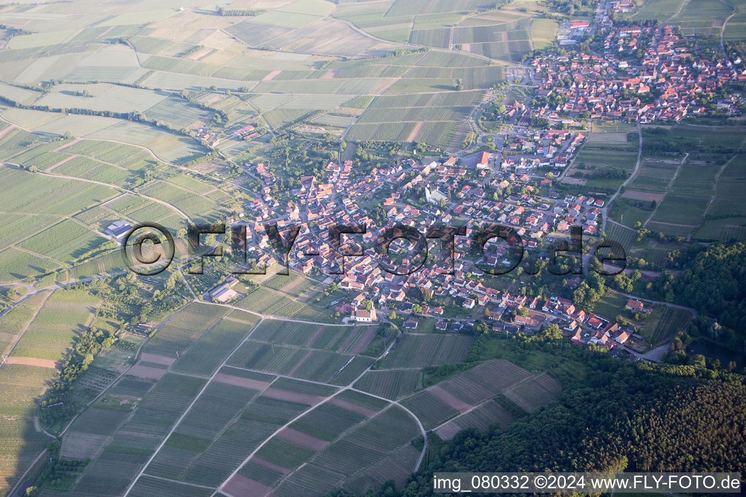 Vue oblique de Quartier Rechtenbach in Schweigen-Rechtenbach dans le département Rhénanie-Palatinat, Allemagne