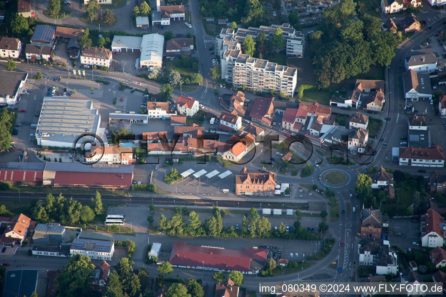 Vue aérienne de Gare à Bad Bergzabern dans le département Rhénanie-Palatinat, Allemagne