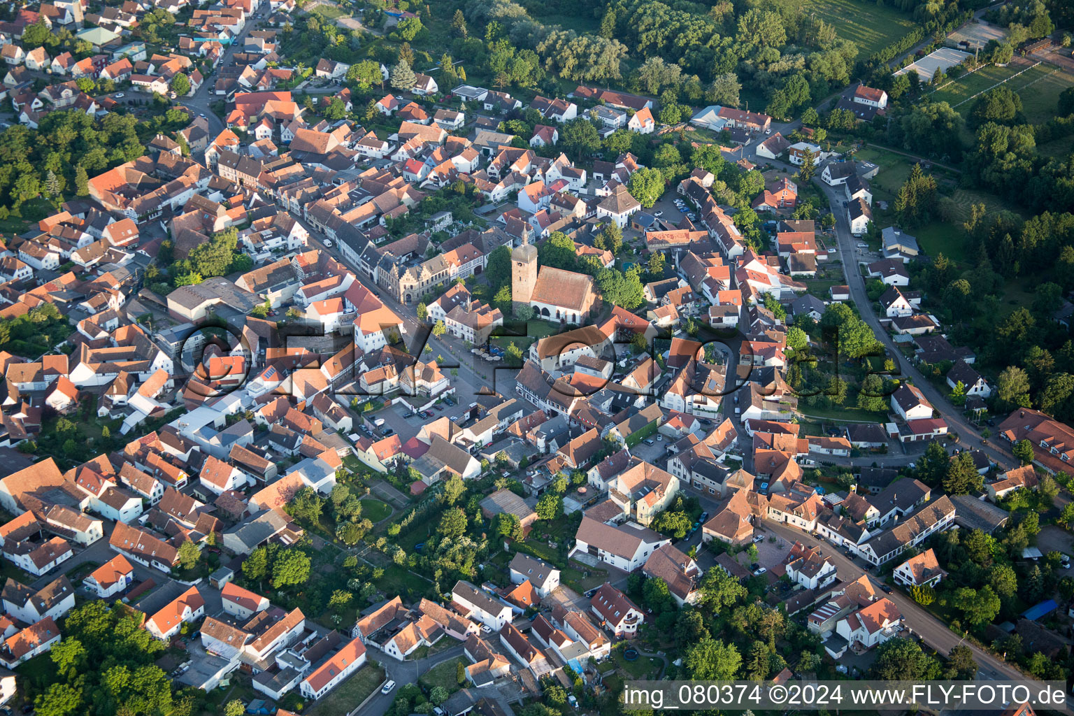 Vue d'oiseau de Quartier Billigheim in Billigheim-Ingenheim dans le département Rhénanie-Palatinat, Allemagne