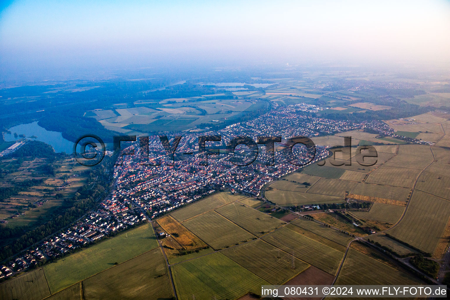 Vue oblique de Quartier Linkenheim in Linkenheim-Hochstetten dans le département Bade-Wurtemberg, Allemagne