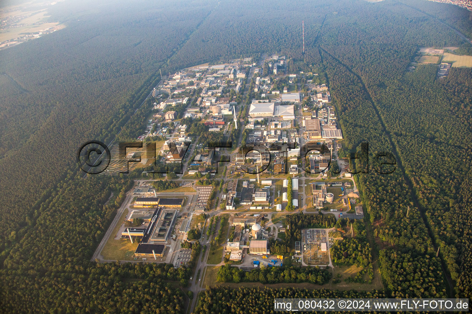 Vue aérienne de KIT Campus Nord à le quartier Leopoldshafen in Eggenstein-Leopoldshafen dans le département Bade-Wurtemberg, Allemagne