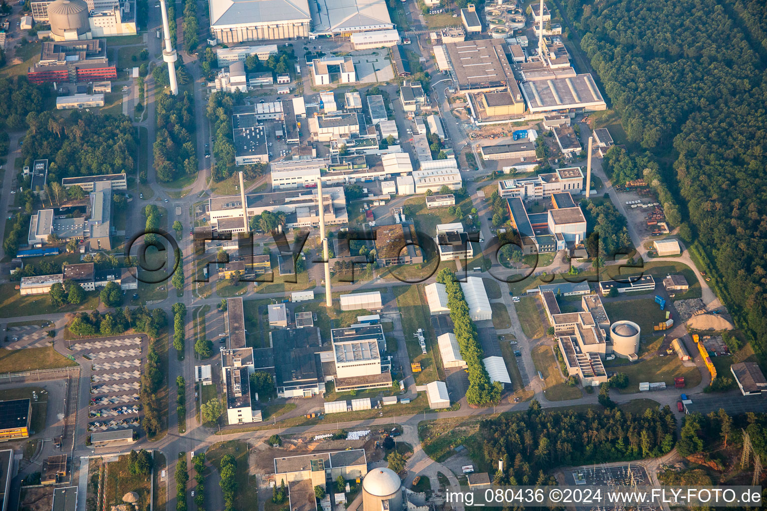 Vue oblique de KIT Campus Nord à le quartier Leopoldshafen in Eggenstein-Leopoldshafen dans le département Bade-Wurtemberg, Allemagne