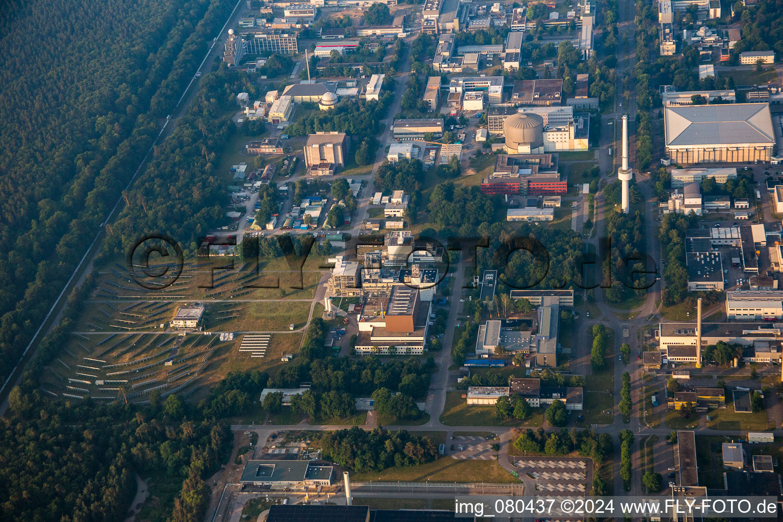 KIT Campus Nord à le quartier Leopoldshafen in Eggenstein-Leopoldshafen dans le département Bade-Wurtemberg, Allemagne d'en haut