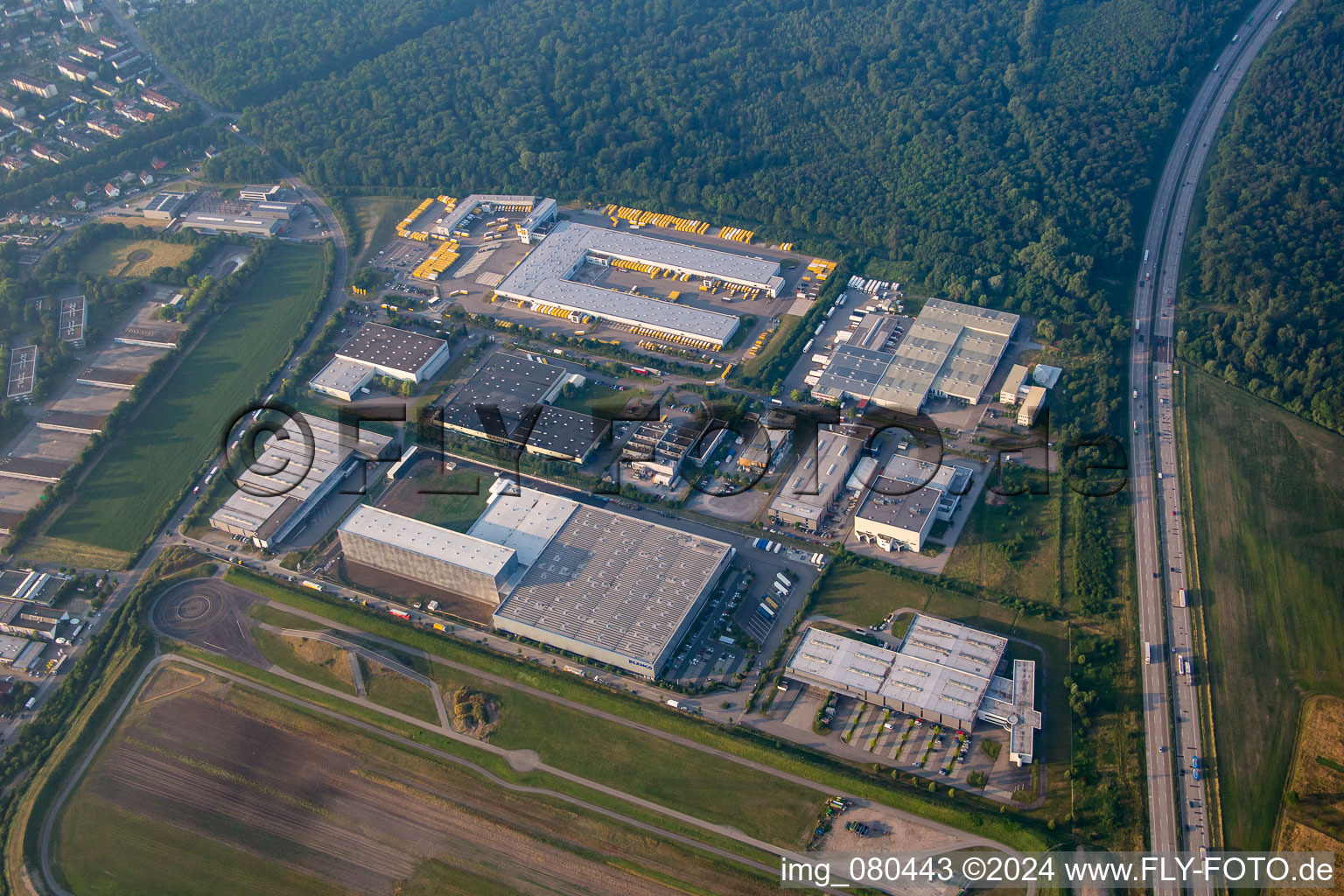 Vue aérienne de Opération de la poste allemande aux Pays-Bas à Karlsruhe à Bruchsal dans le département Bade-Wurtemberg, Allemagne