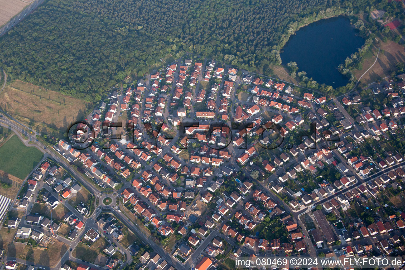 Vue aérienne de Forst dans le département Bade-Wurtemberg, Allemagne