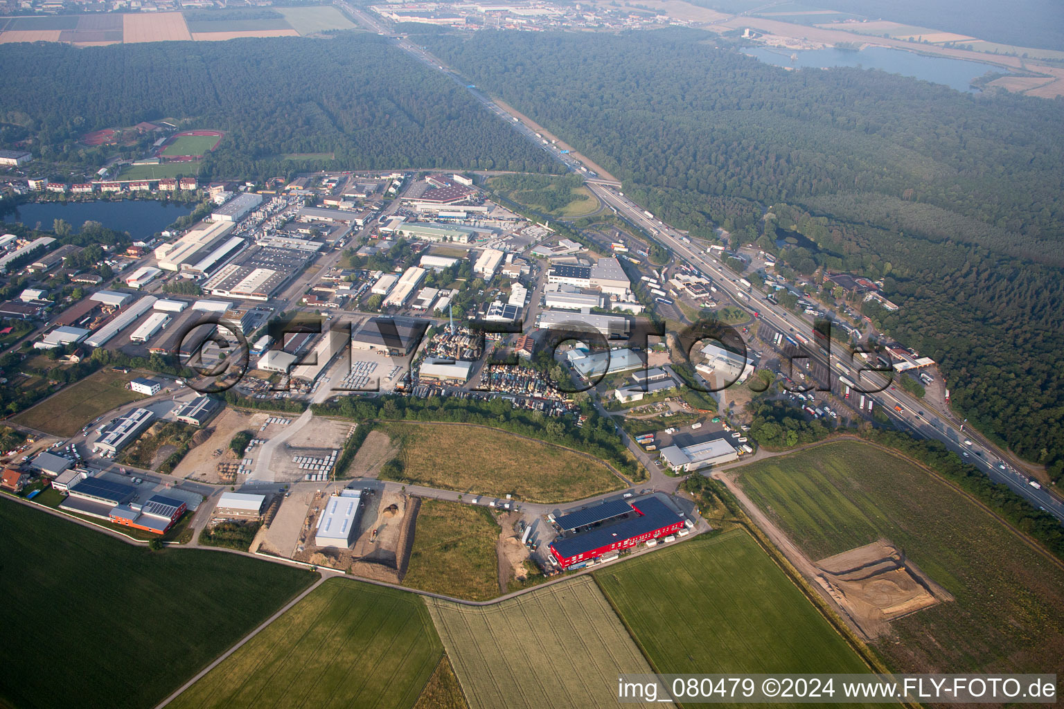 Vue d'oiseau de Forst dans le département Bade-Wurtemberg, Allemagne