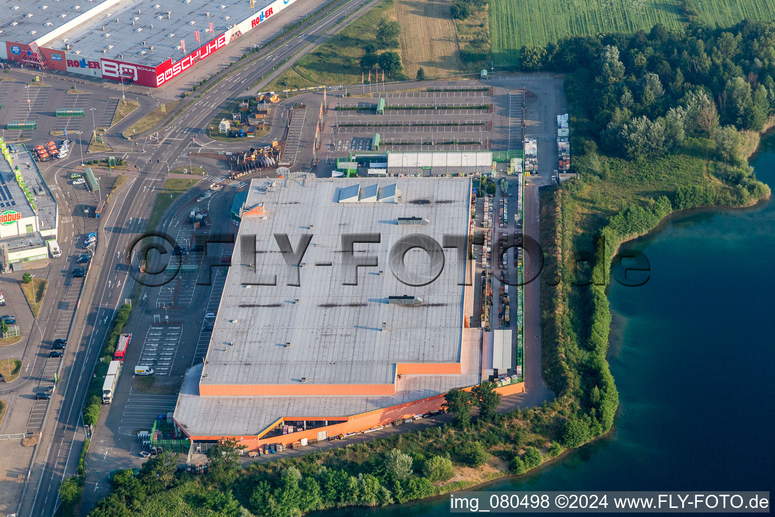 Vue aérienne de Centre commercial Globus Baumarkt Wiesental en Wiesental à le quartier Wiesental in Waghäusel dans le département Bade-Wurtemberg, Allemagne