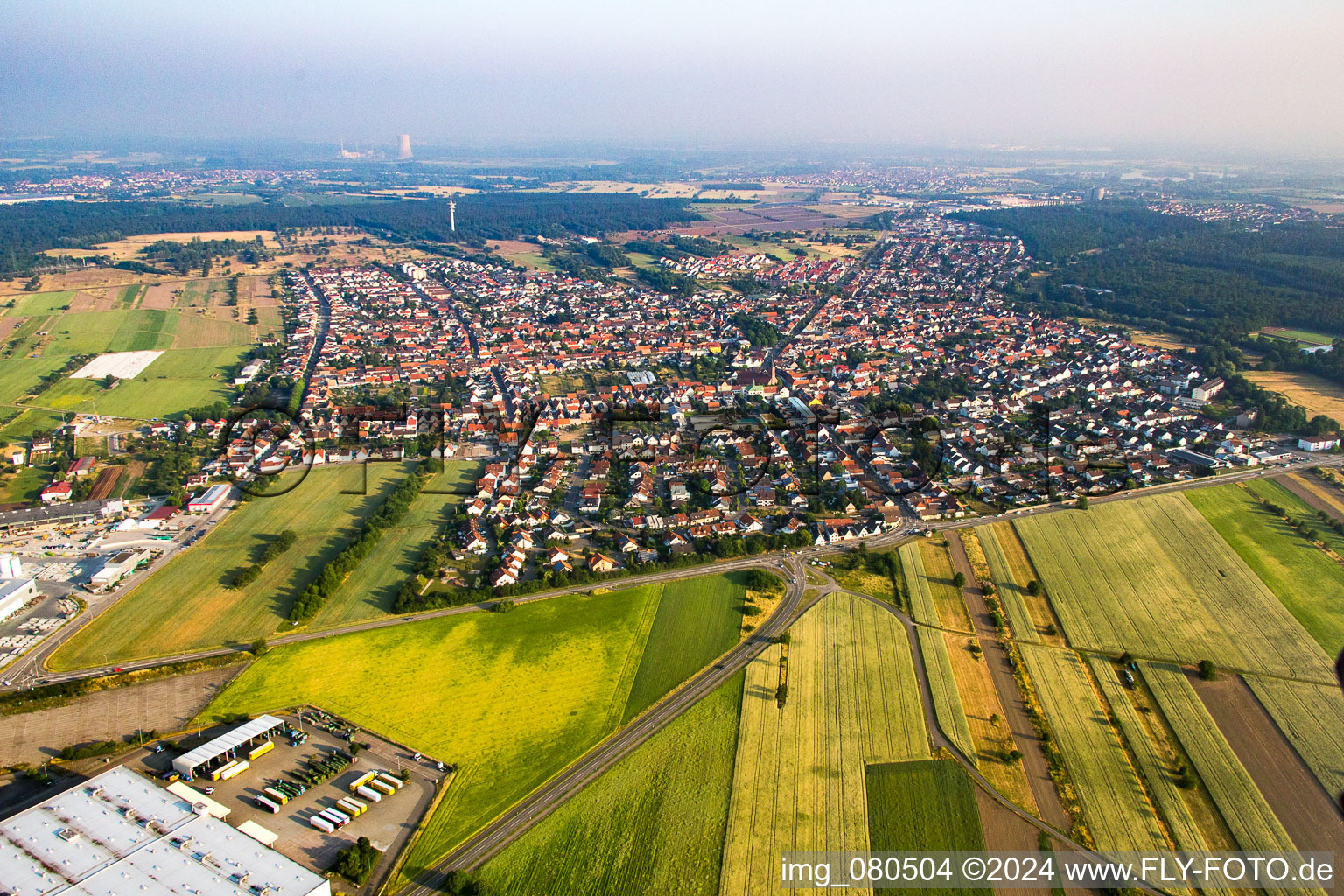 Vue aérienne de Du sud-est à le quartier Wiesental in Waghäusel dans le département Bade-Wurtemberg, Allemagne