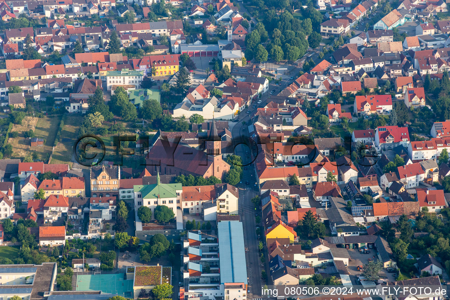 Vue aérienne de Église Saint-Jodokus à Wiesental à le quartier Wiesental in Waghäusel dans le département Bade-Wurtemberg, Allemagne