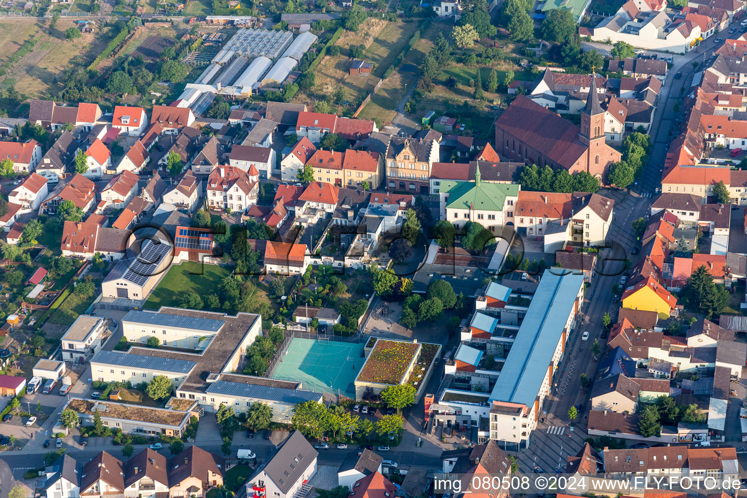 Vue aérienne de École Bolanden à Wiesental à le quartier Wiesental in Waghäusel dans le département Bade-Wurtemberg, Allemagne