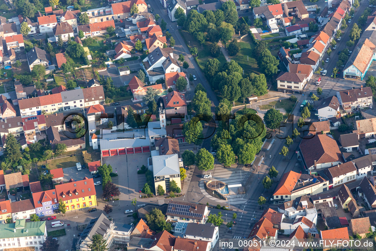 Vue aérienne de Zone de caserne de pompiers du dépôt des pompiers du service d'incendie volontaire Waghäusel département Wiesental à le quartier Wiesental in Waghäusel dans le département Bade-Wurtemberg, Allemagne