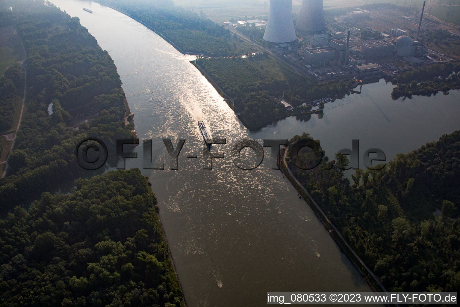 Vue aérienne de Vieux Rhin à le quartier Mechtersheim in Römerberg dans le département Rhénanie-Palatinat, Allemagne