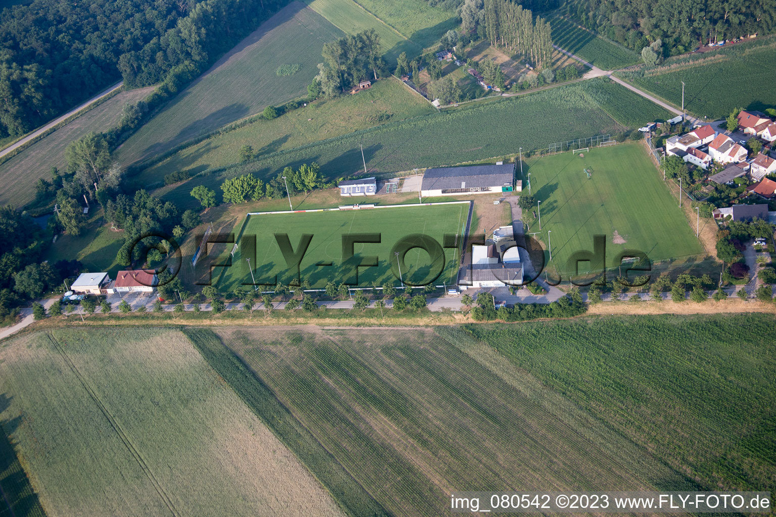 Vue aérienne de Terrain de sport TuS 1914 eV à le quartier Mechtersheim in Römerberg dans le département Rhénanie-Palatinat, Allemagne
